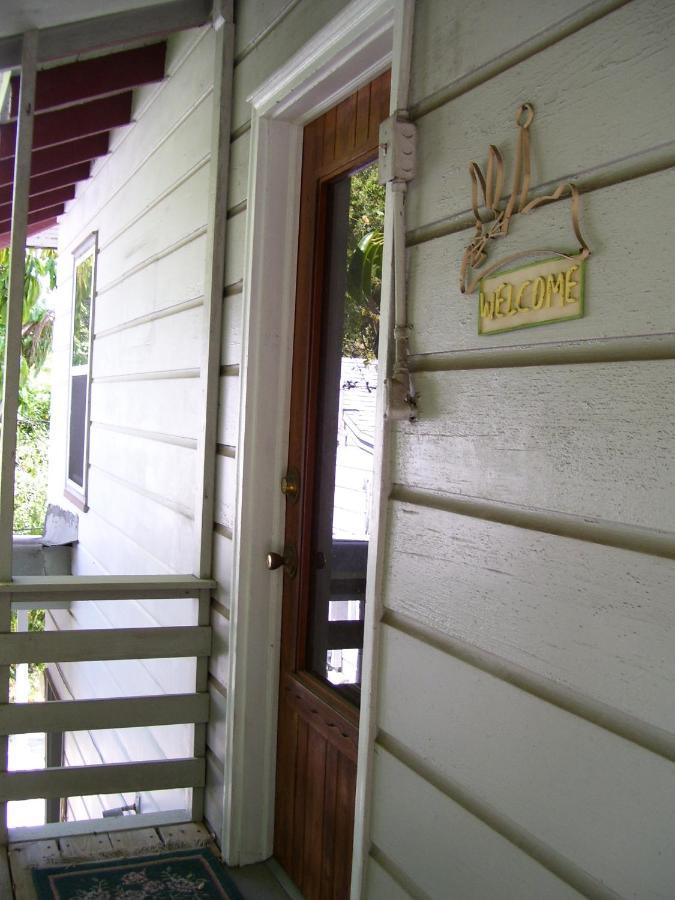 The Treehouse Apartment St. Petersburg Ngoại thất bức ảnh